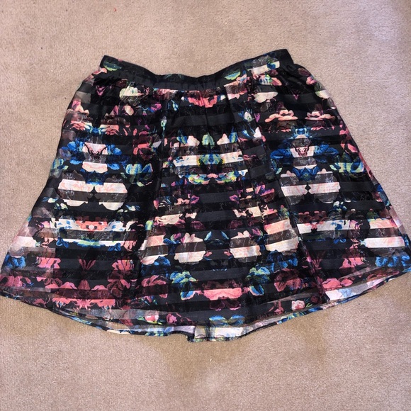 Pull on skirt with pockets! - Picture 1 of 4